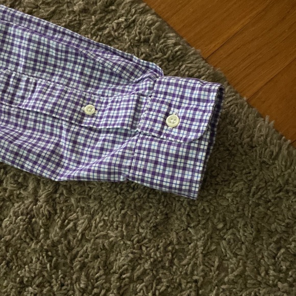 POLO BUTTON UP BARELY WORN - Picture 3 of 3